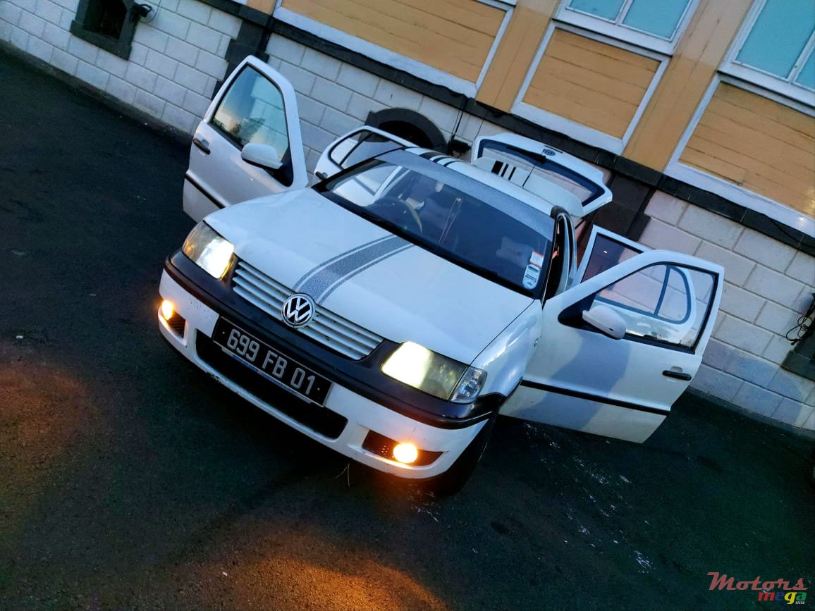 2001' Volkswagen Polo photo #4