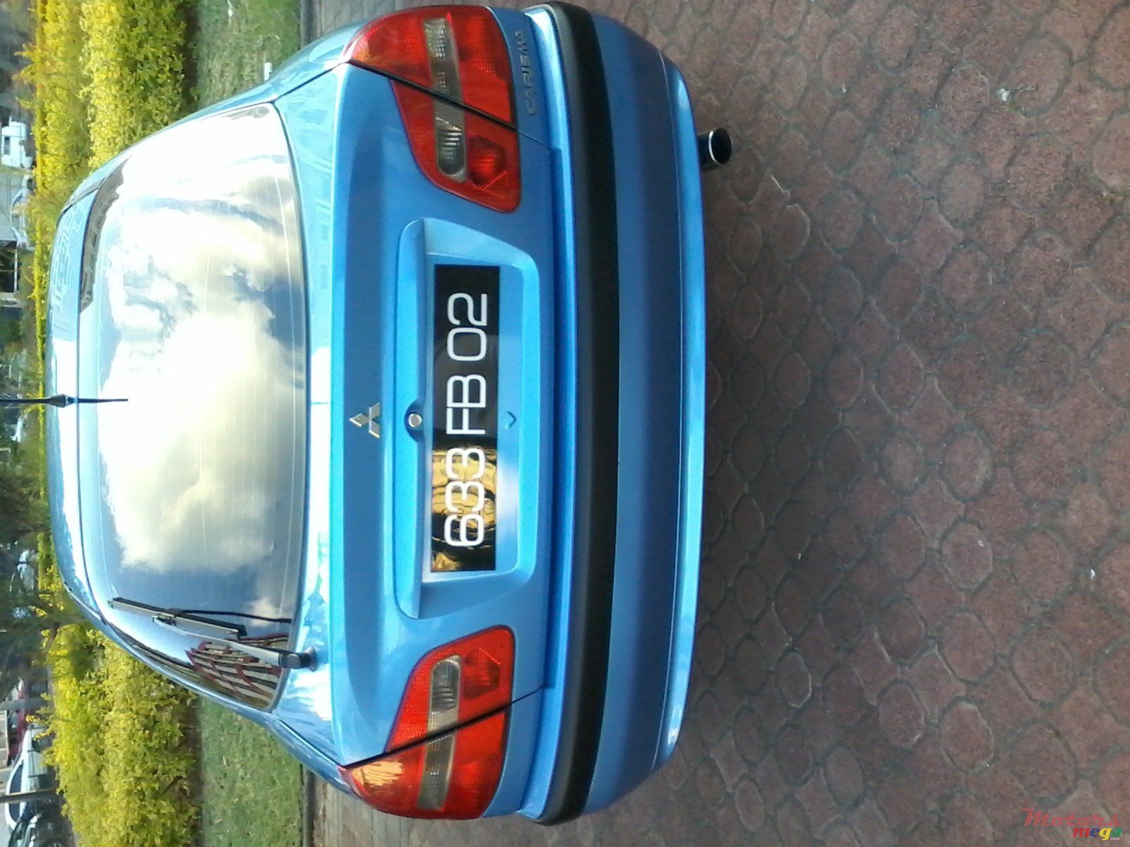 2002' Mitsubishi Carisma photo #2