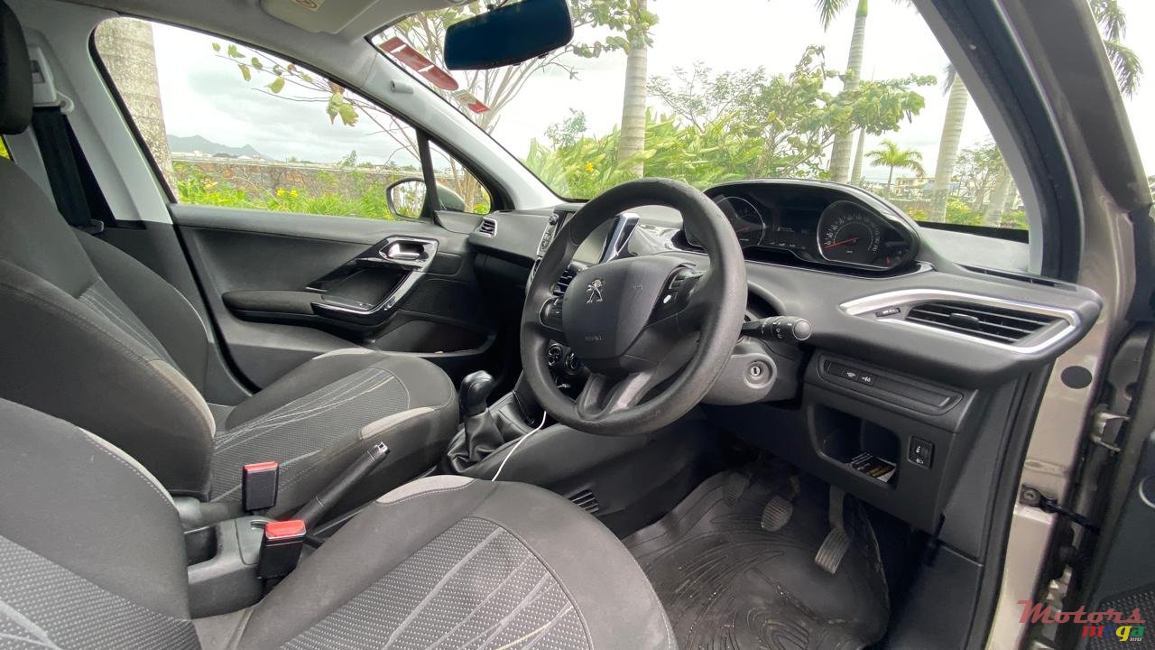 2015' Peugeot 208 photo #3
