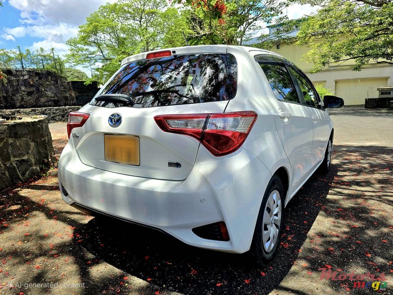 2019' Toyota Vitz photo #3