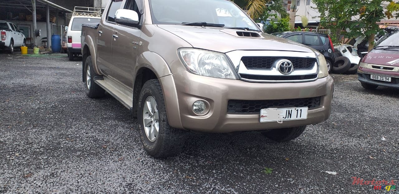 2011' Toyota Hilux Raider photo #5