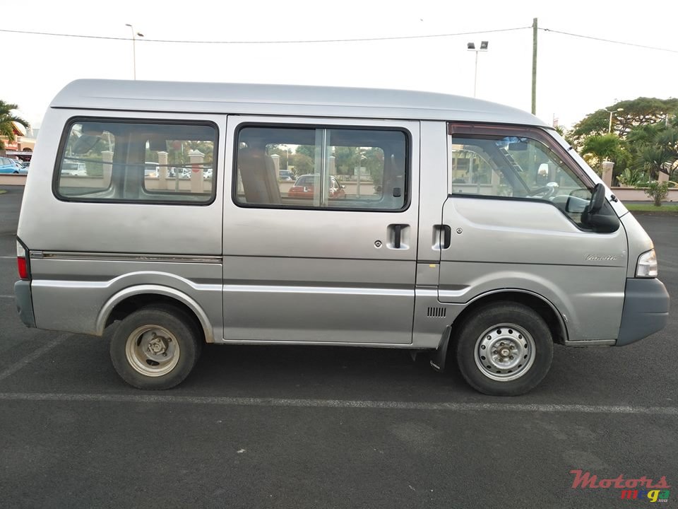 2002' Nissan Vanette photo #1