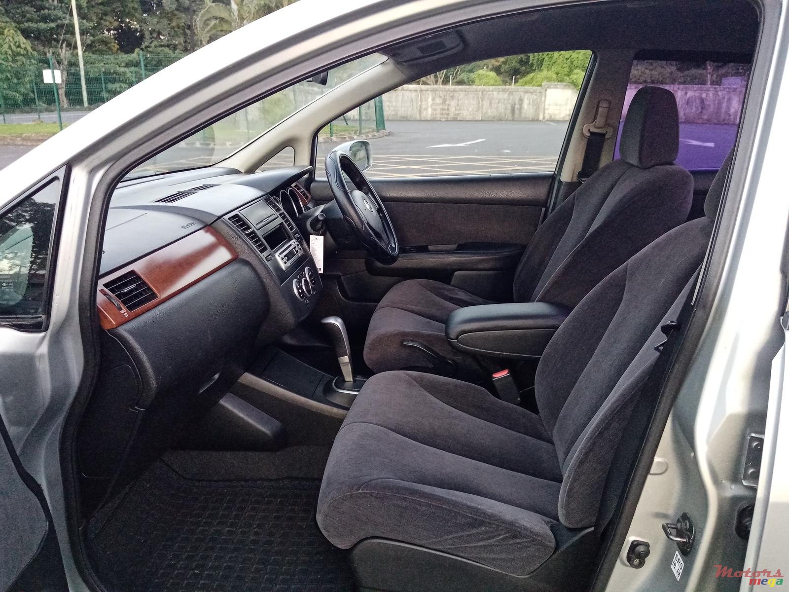 2004' Nissan photo #2