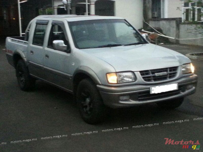 2002' Isuzu photo #1