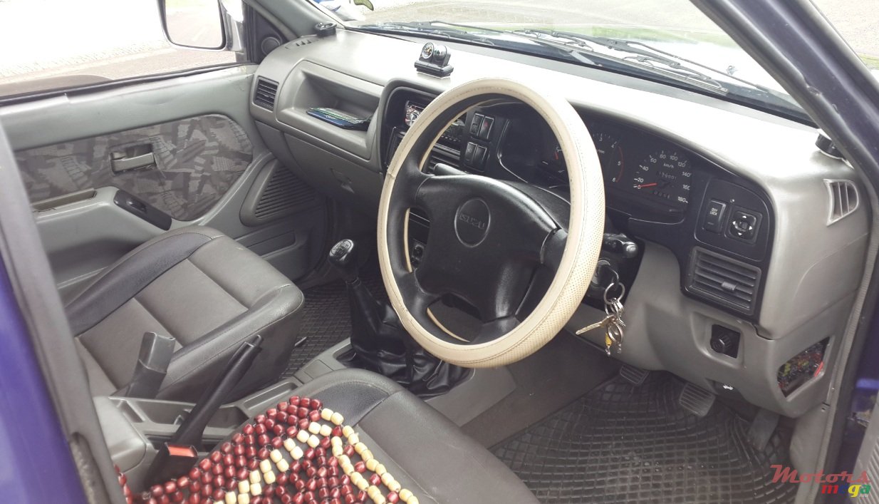 2002' Isuzu 280 photo #4