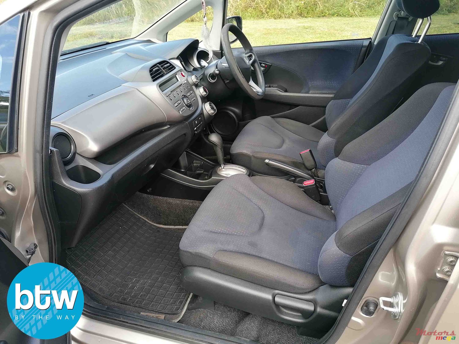 2010' Honda Fit photo #3