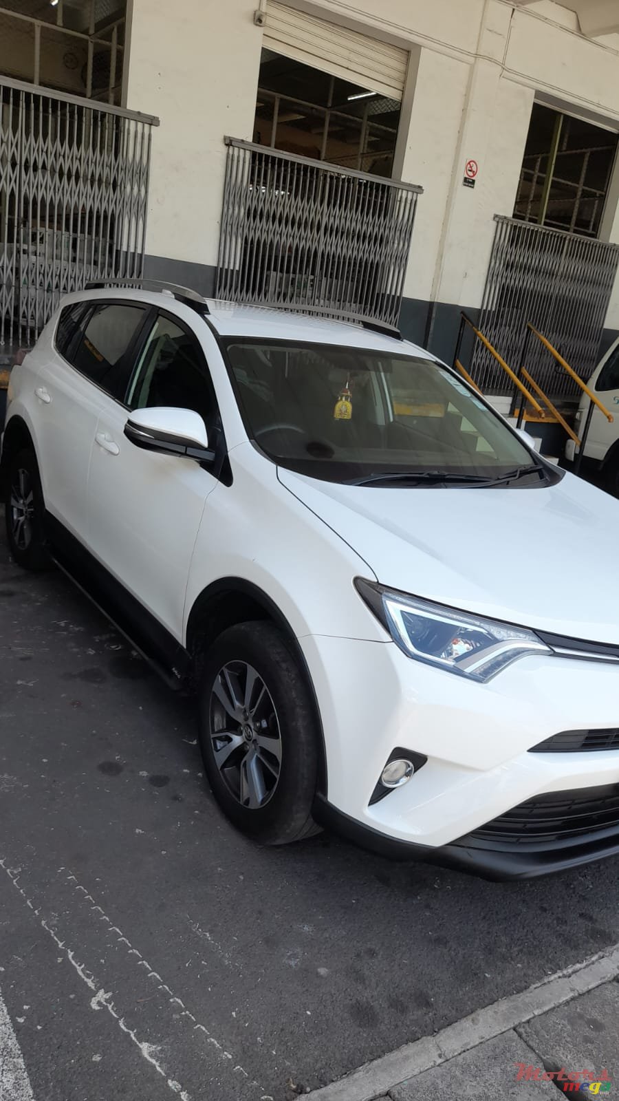 2016' Toyota RAV4 photo #1