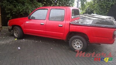 2001' Toyota Hilux photo #1