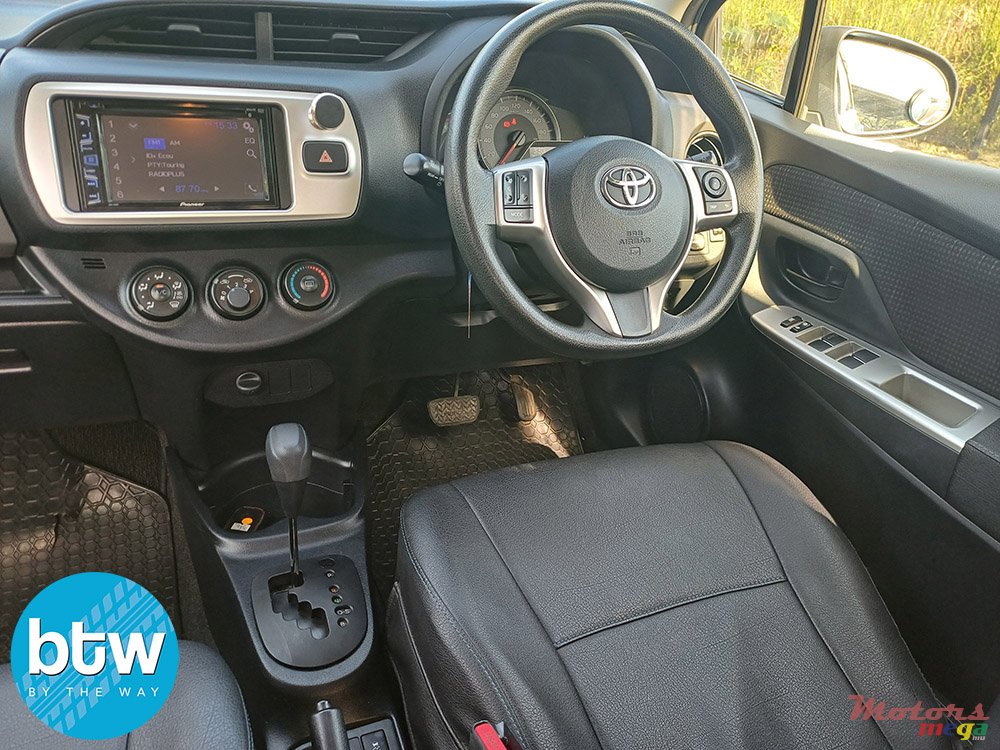 2015' Toyota Vitz photo #5