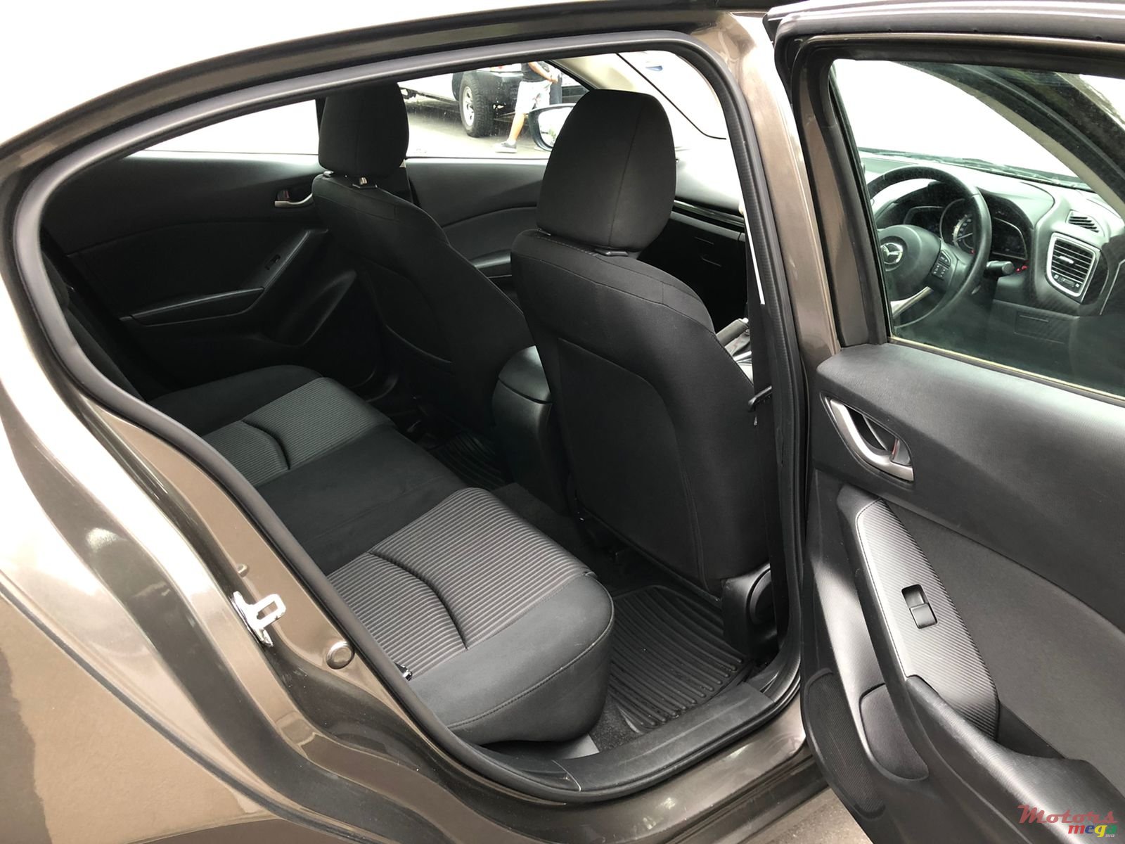 2015' Mazda 3 photo #5