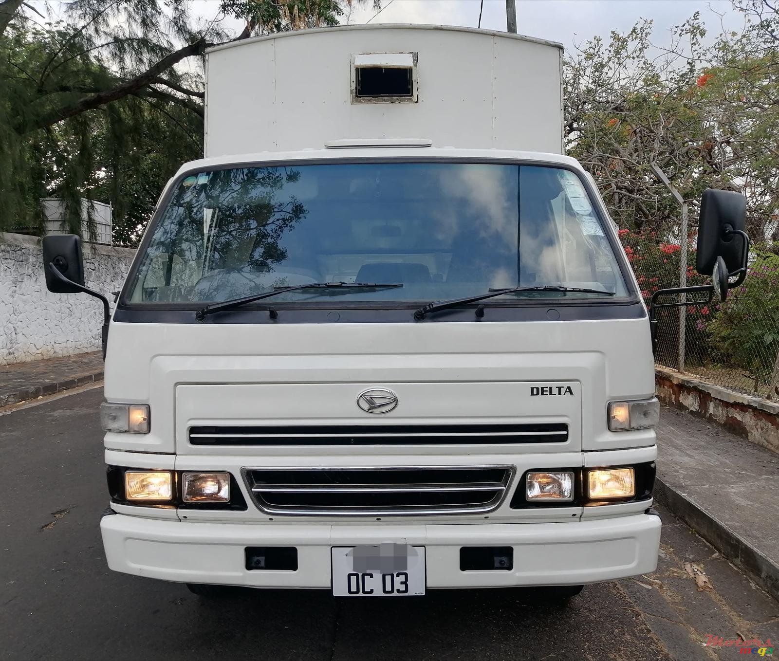 2003' Daihatsu Delta photo #1