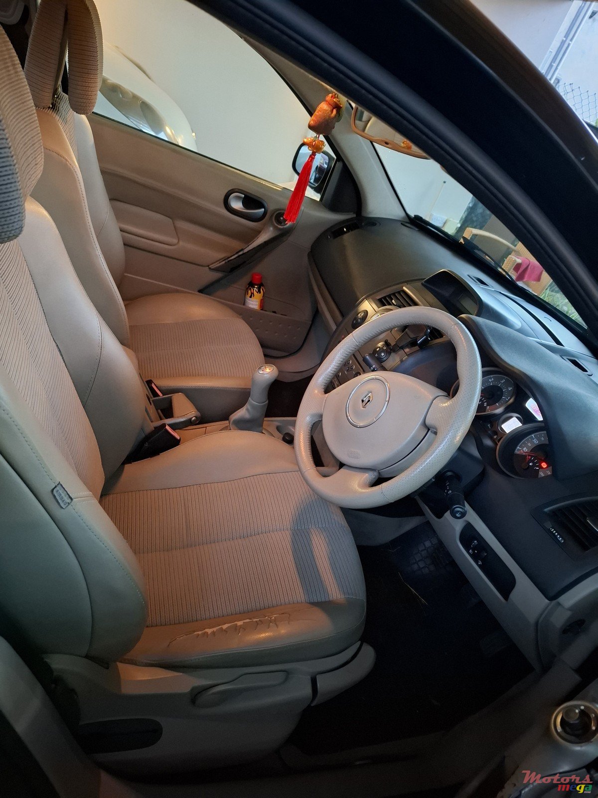 2009' Renault Megane photo #7