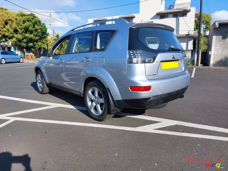 2008' Mitsubishi Outlander Sport photo #5