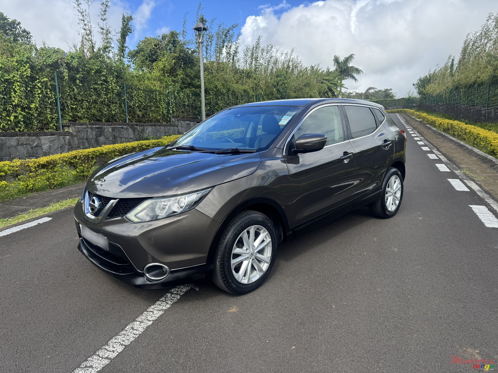 2015' Nissan Qashqai 1.2 Turbo photo #2