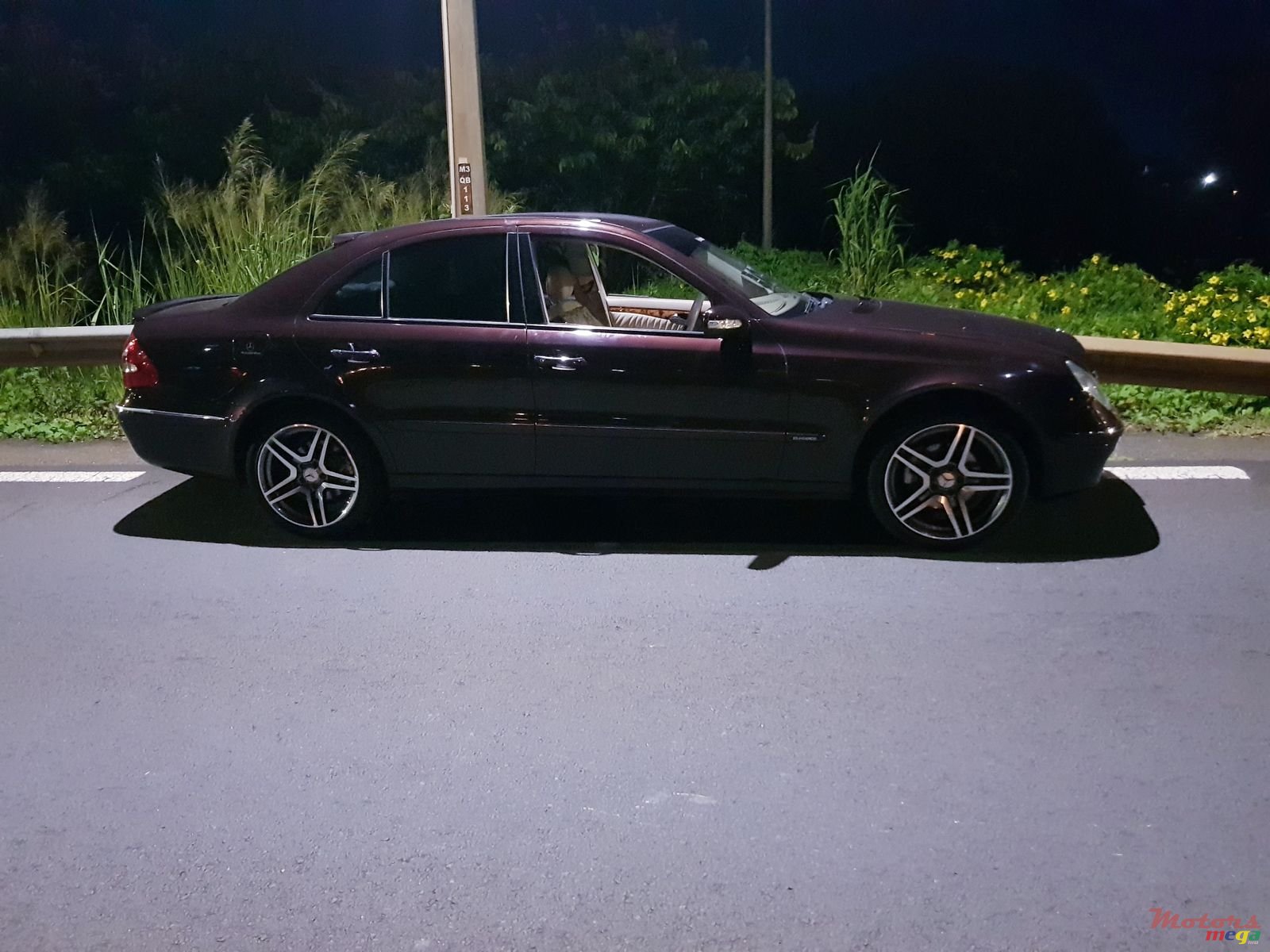 2003' Mercedes-Benz 220E photo #1