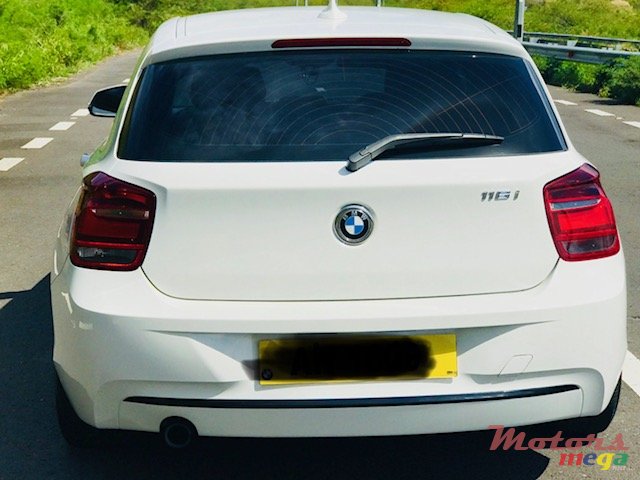 2011' BMW 1 Series 116i F20 Sport Line photo #3