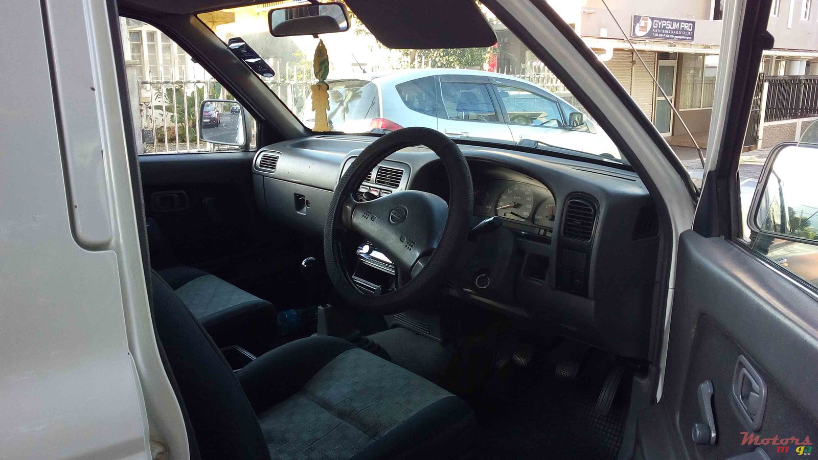 2003' Nissan photo #4