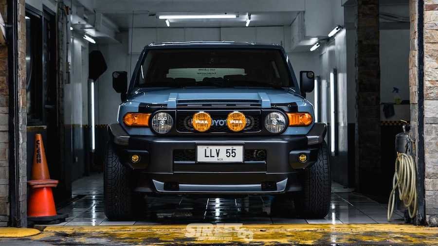 This Slammed FJ Cruiser Shows Unique Way Of Modifying An Off-Roader