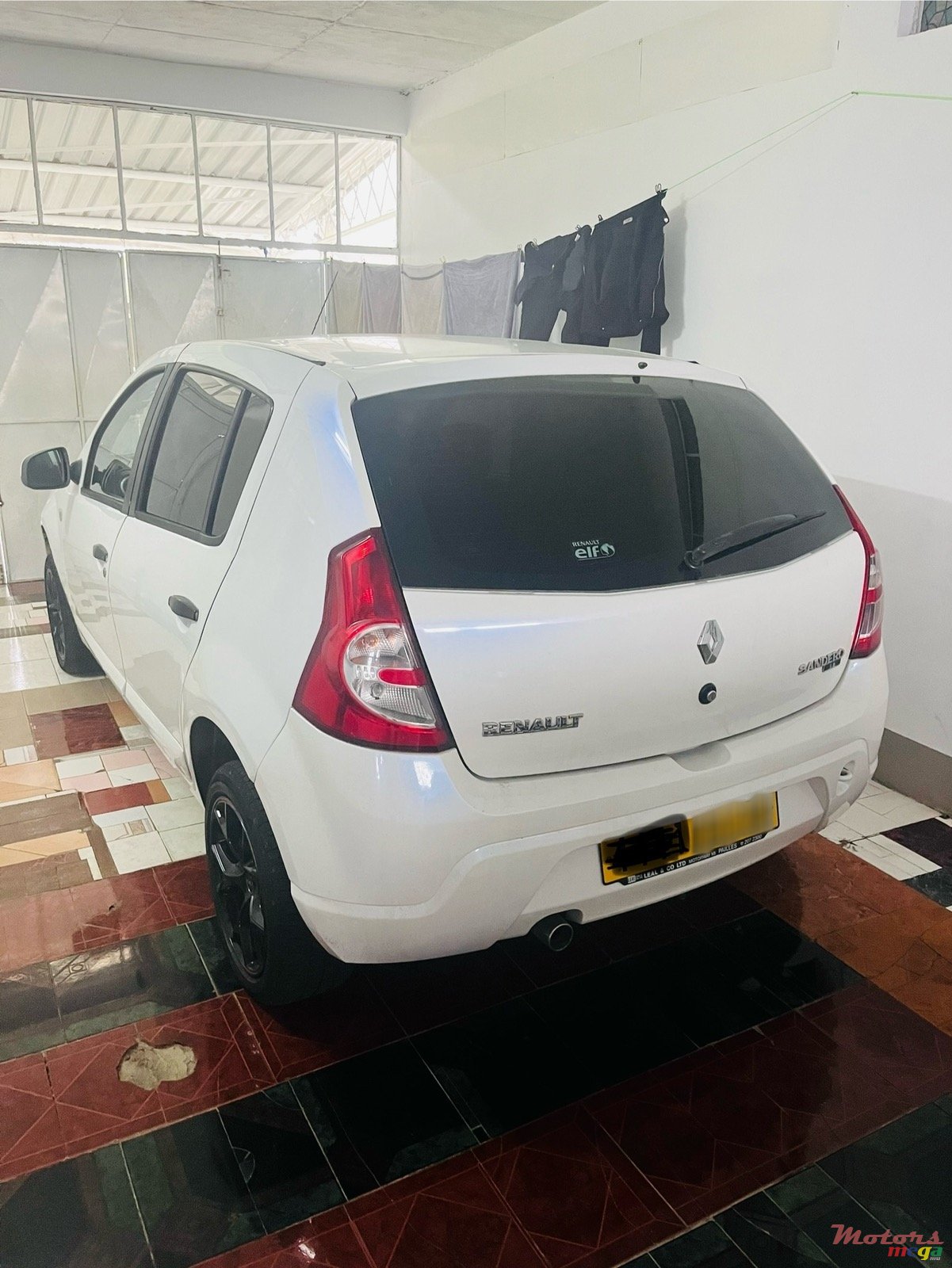 2009' Renault Sandero photo #1