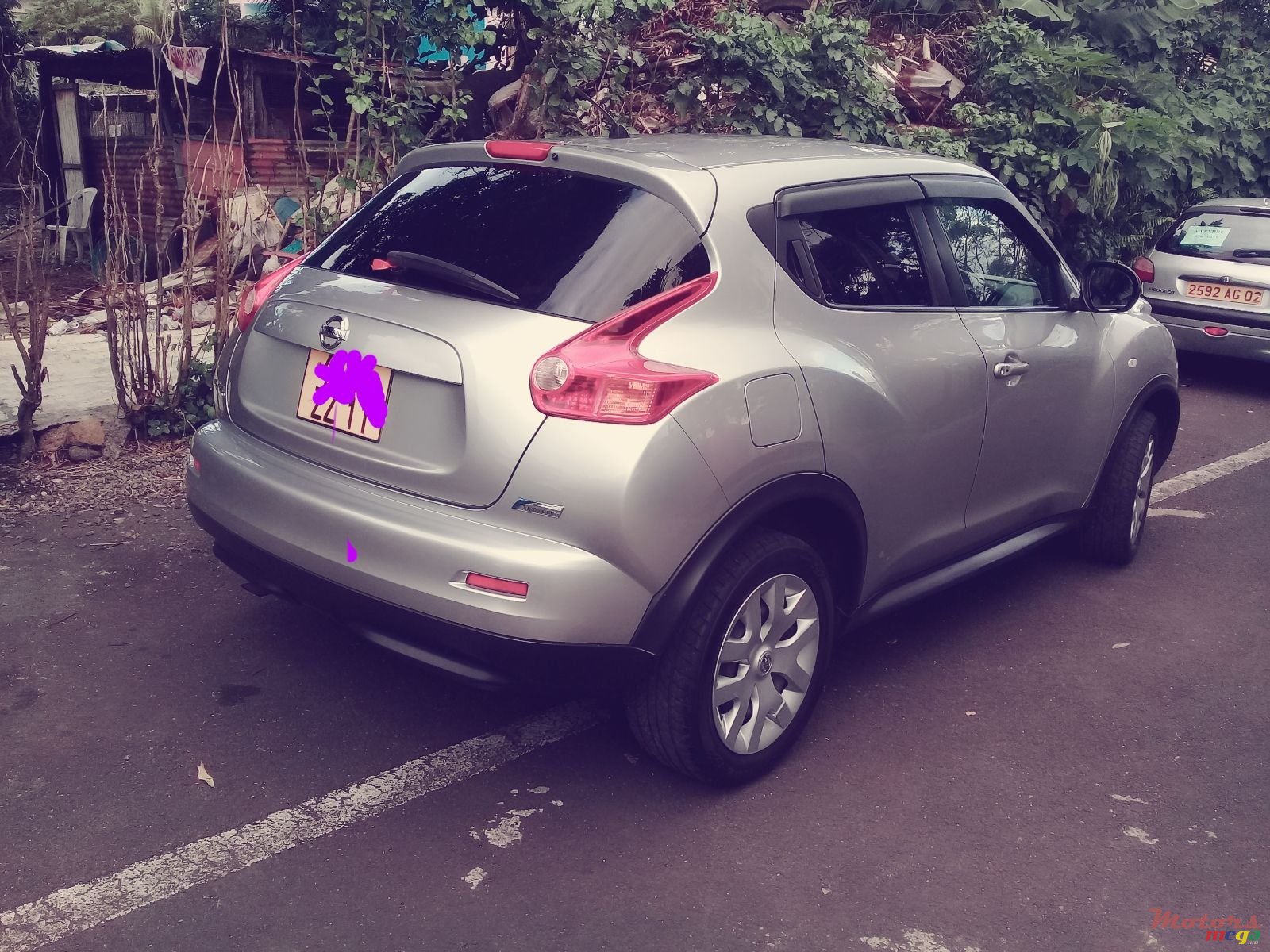 2011' Nissan Juke 1490 cc photo #1