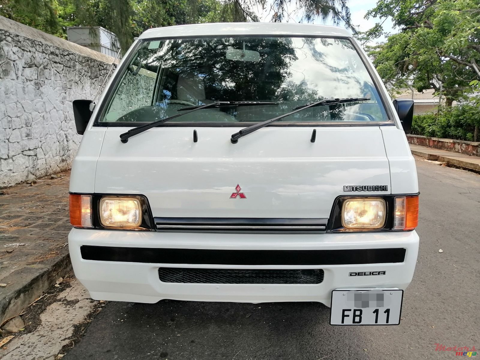 2011' Mitsubishi photo #4