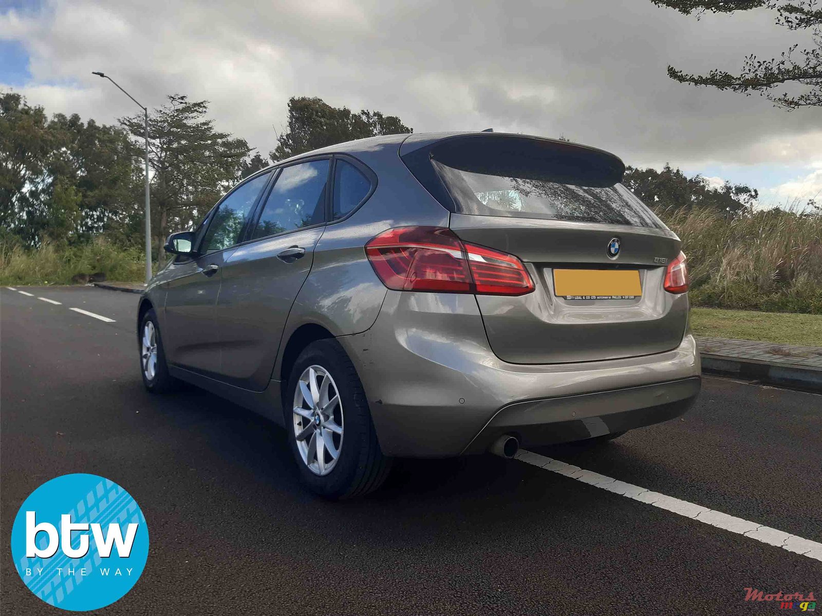 2015' BMW 2 Series 218i Grand Tourer (F46) photo #2