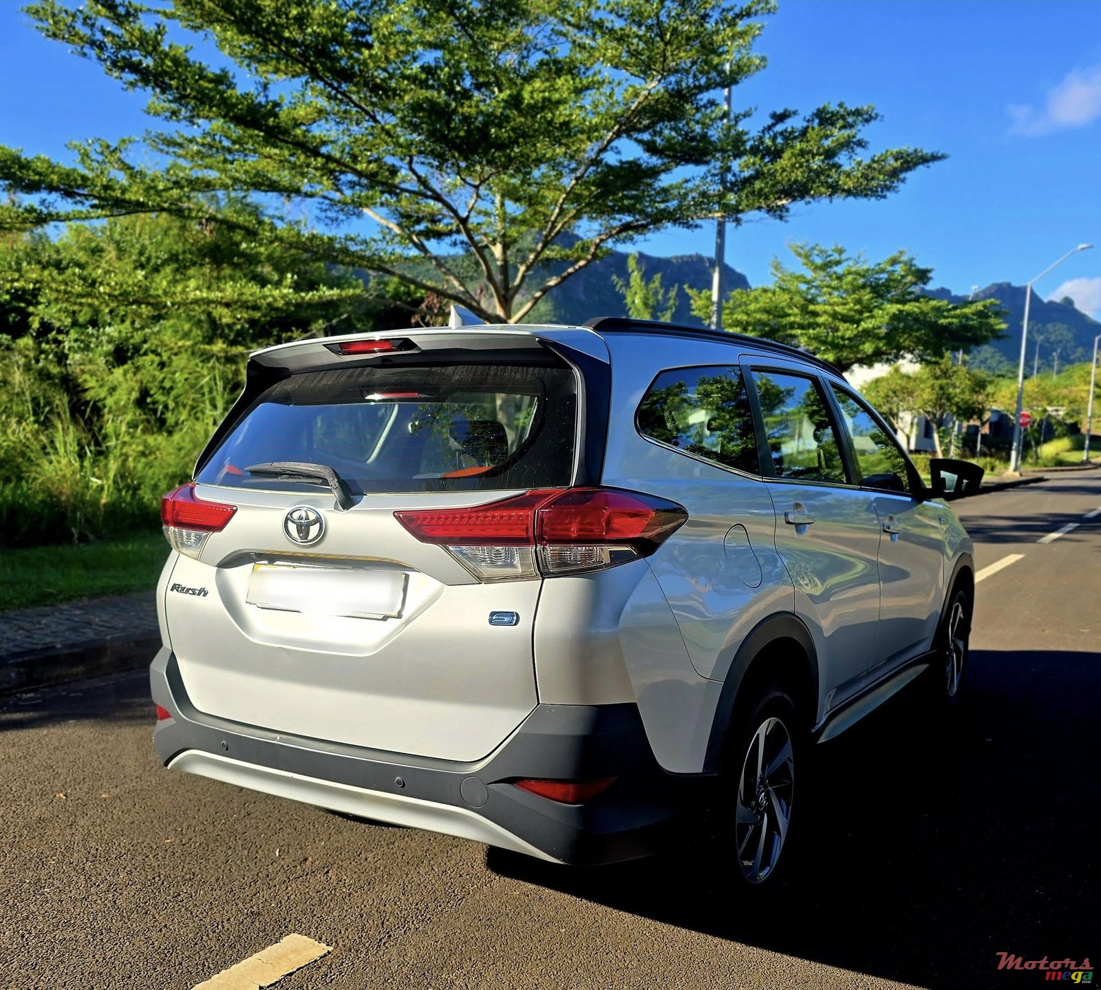 2018' Toyota Rush photo #4