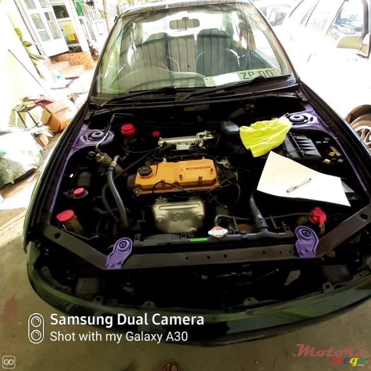 2000' Mitsubishi Lancer photo #2