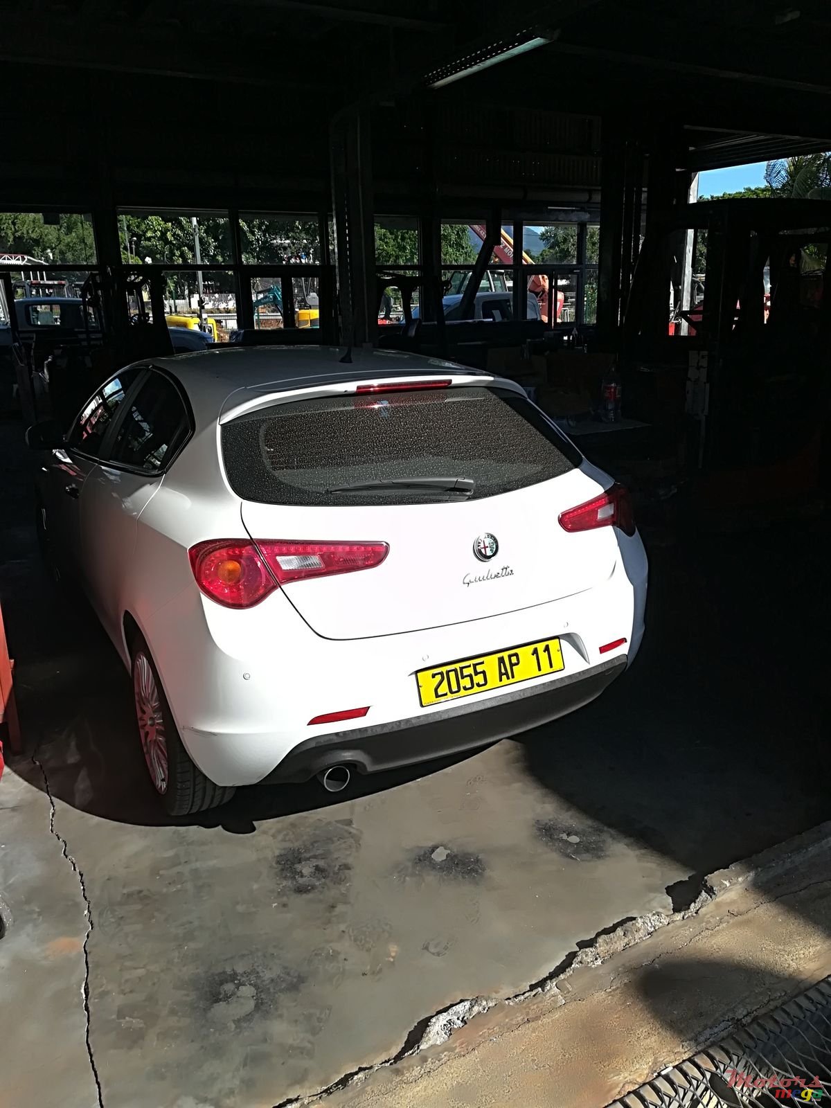 2011' Alfa Romeo Giulietta photo #1