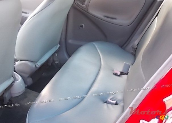 2000' Toyota Platz photo #4