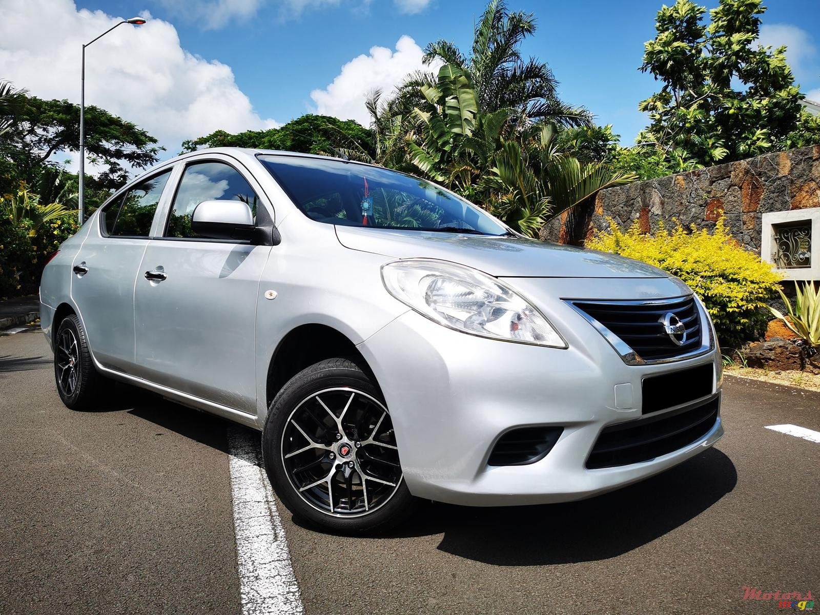 2013' Nissan Almera photo #2