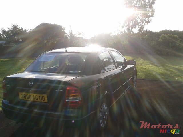 2000' Opel Astra 4 portes photo #5