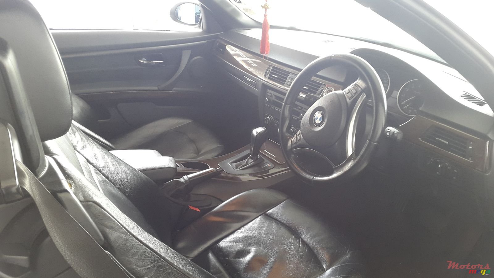 2009' BMW 3 Series Convertible 325 i photo #1