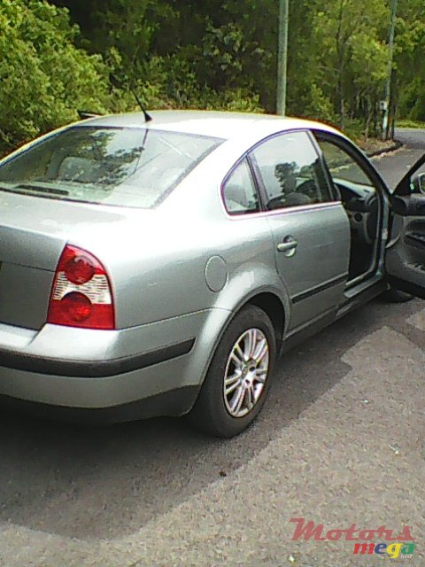 2006' Volkswagen Passat photo #3