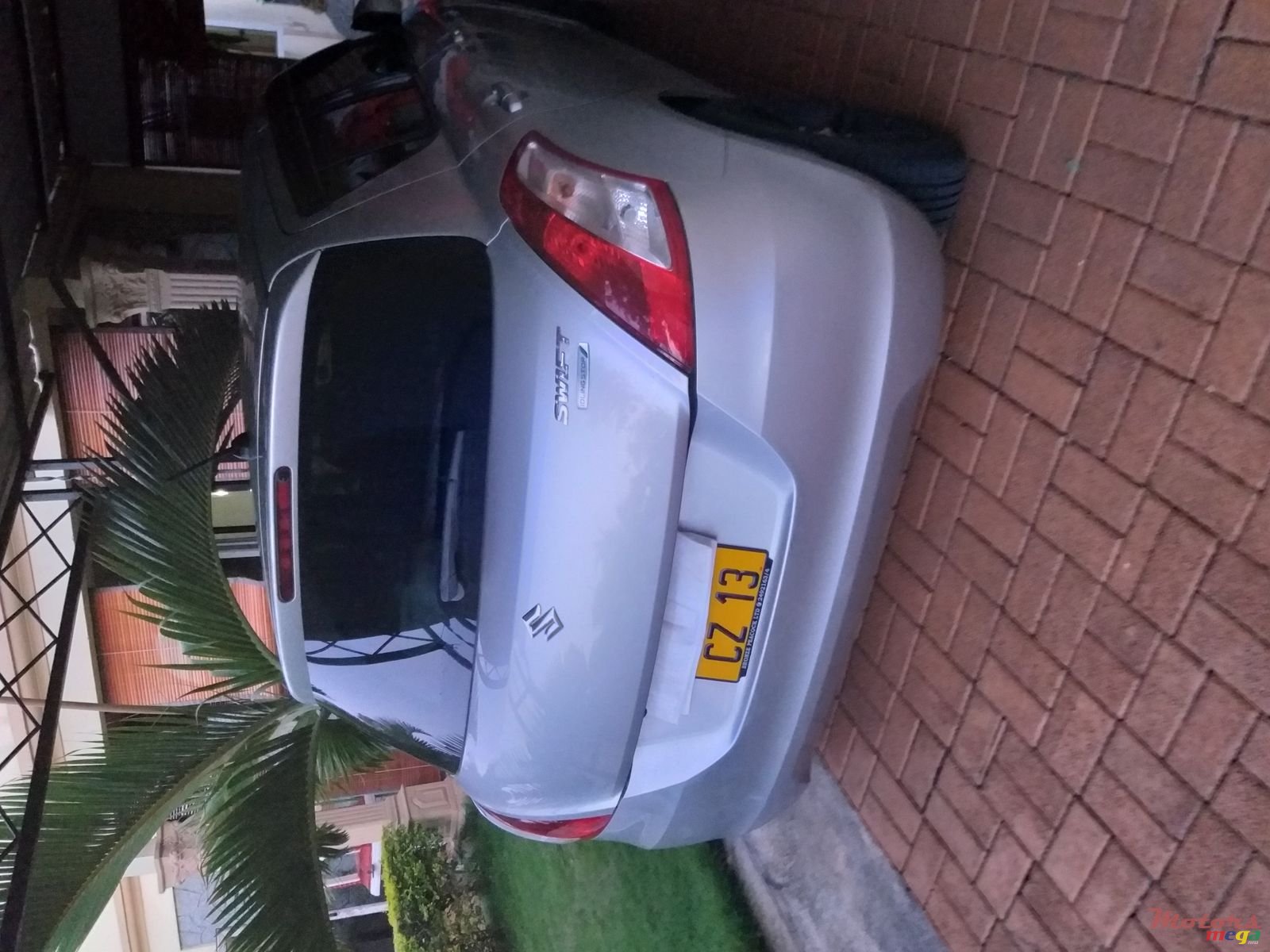 2013' Suzuki Swift photo #3