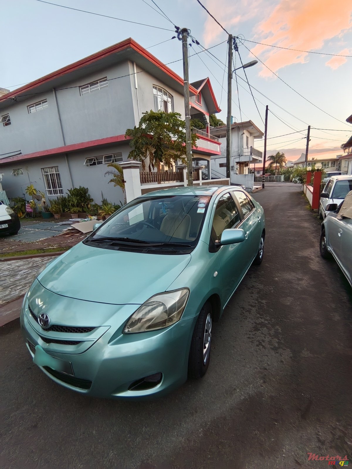 2006' Toyota Belta photo #2