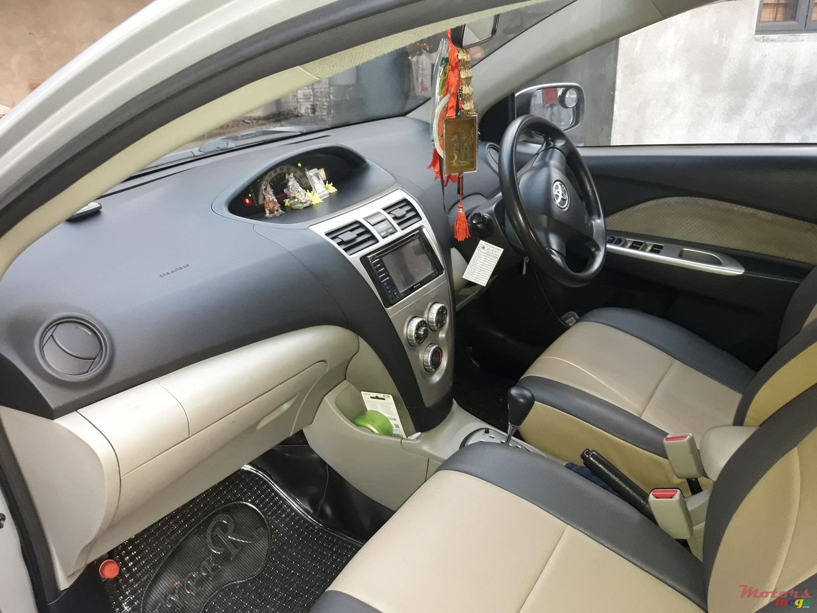 2006' Toyota Belta photo #3