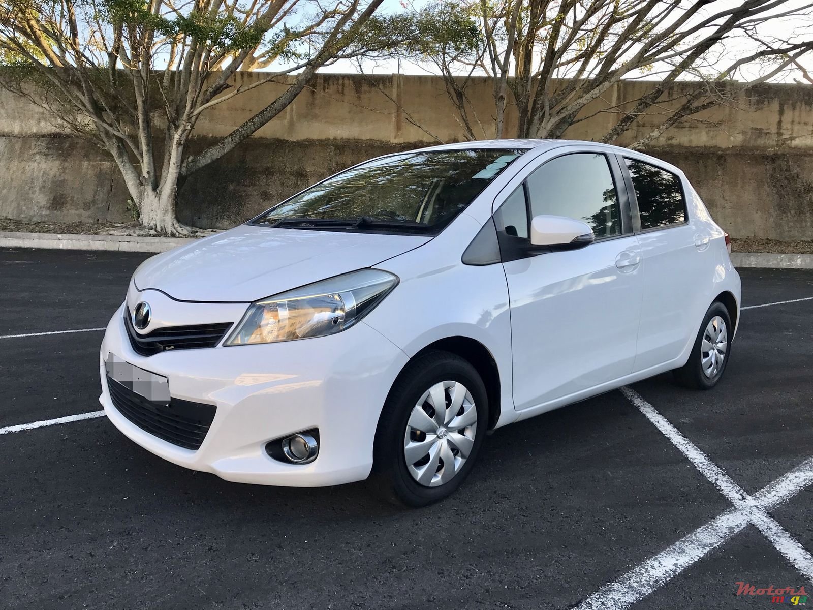 2013' Toyota Vitz photo #3