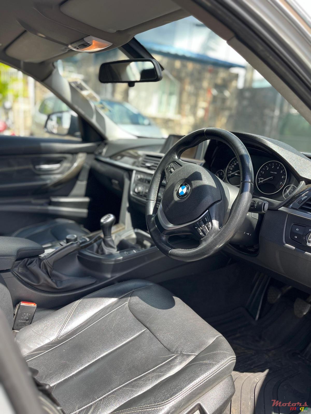 2016' BMW 320 photo #1