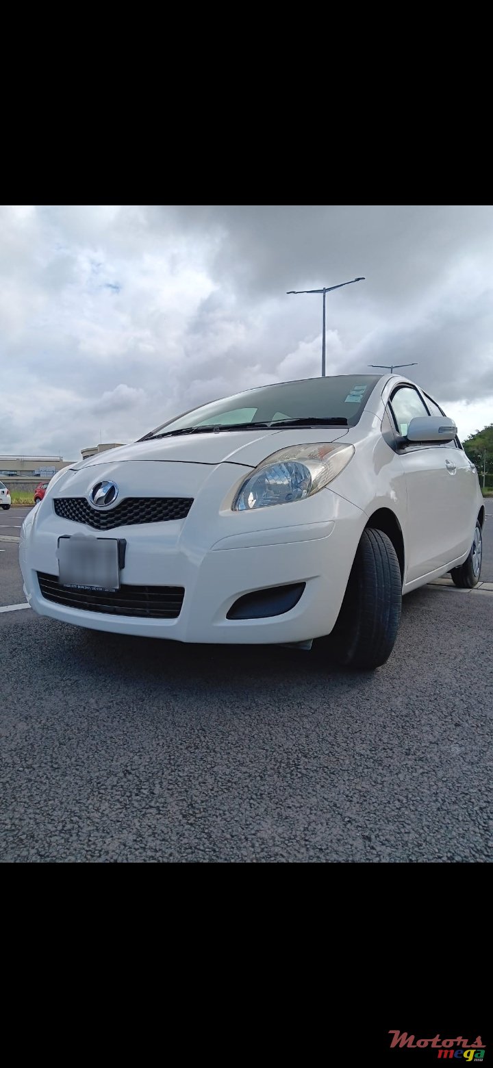 2011' Toyota Vitz photo #1