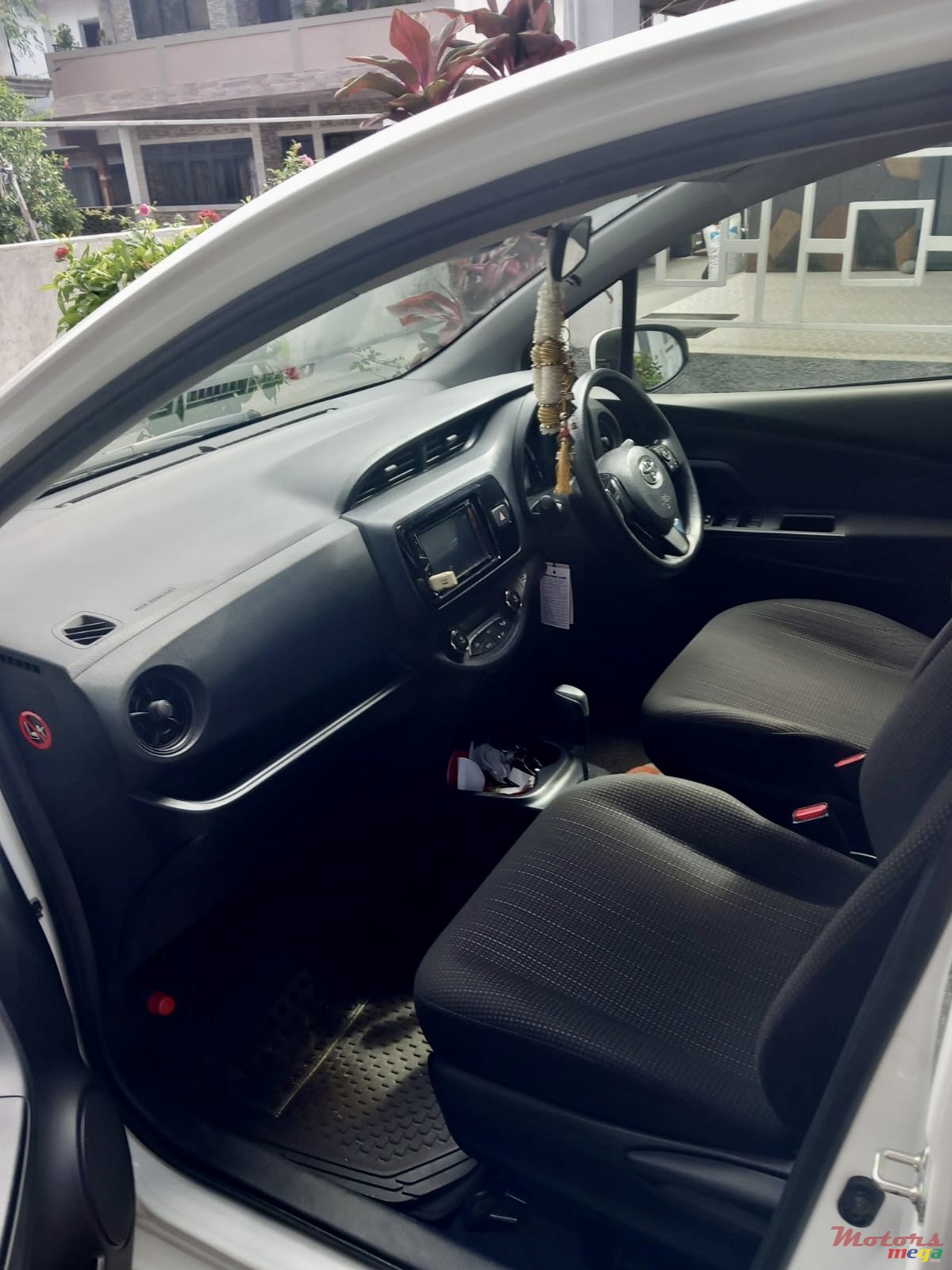 2019' Toyota Vitz photo #3