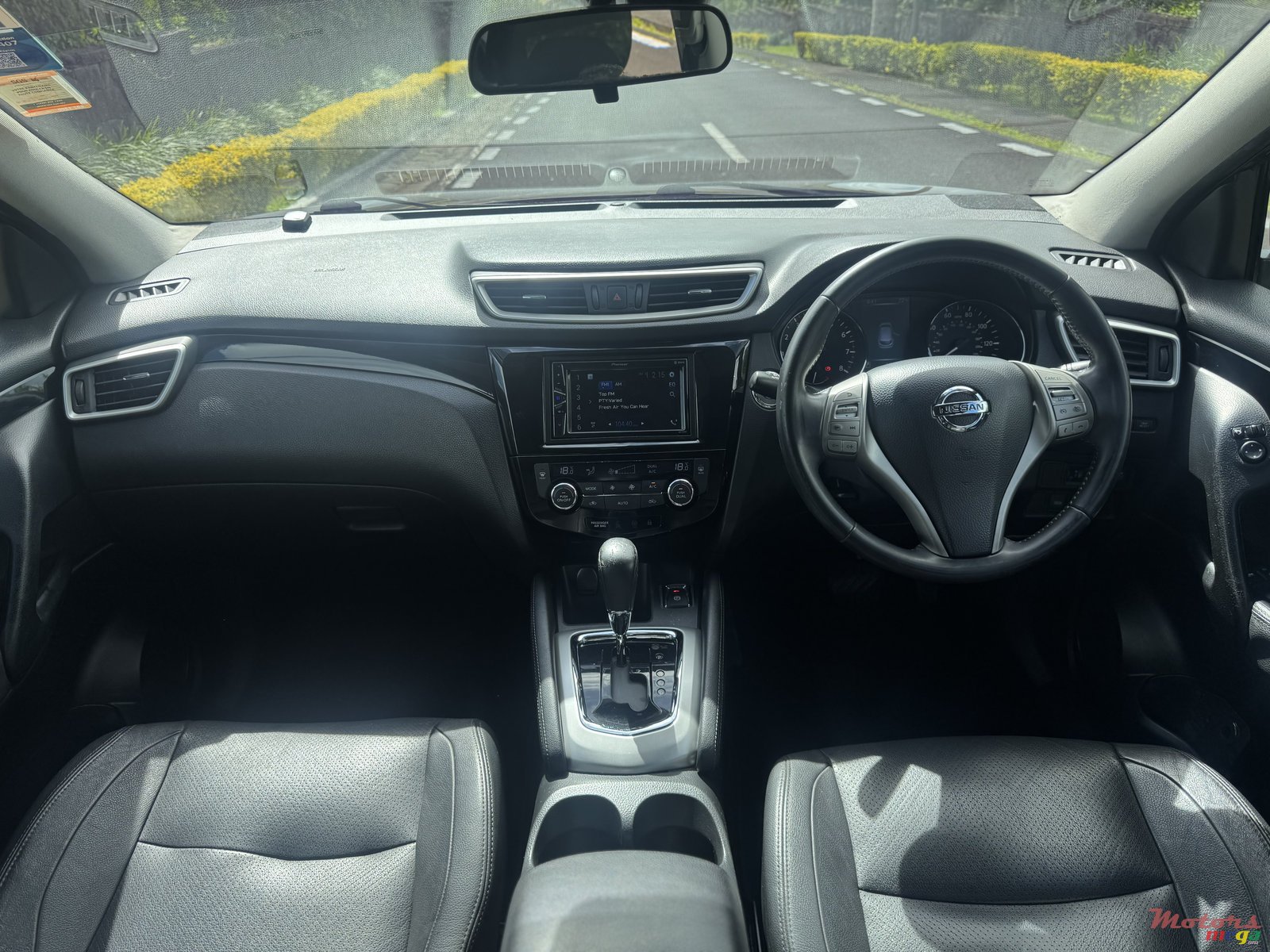 2015' Nissan Qashqai 1.2 Turbo photo #5