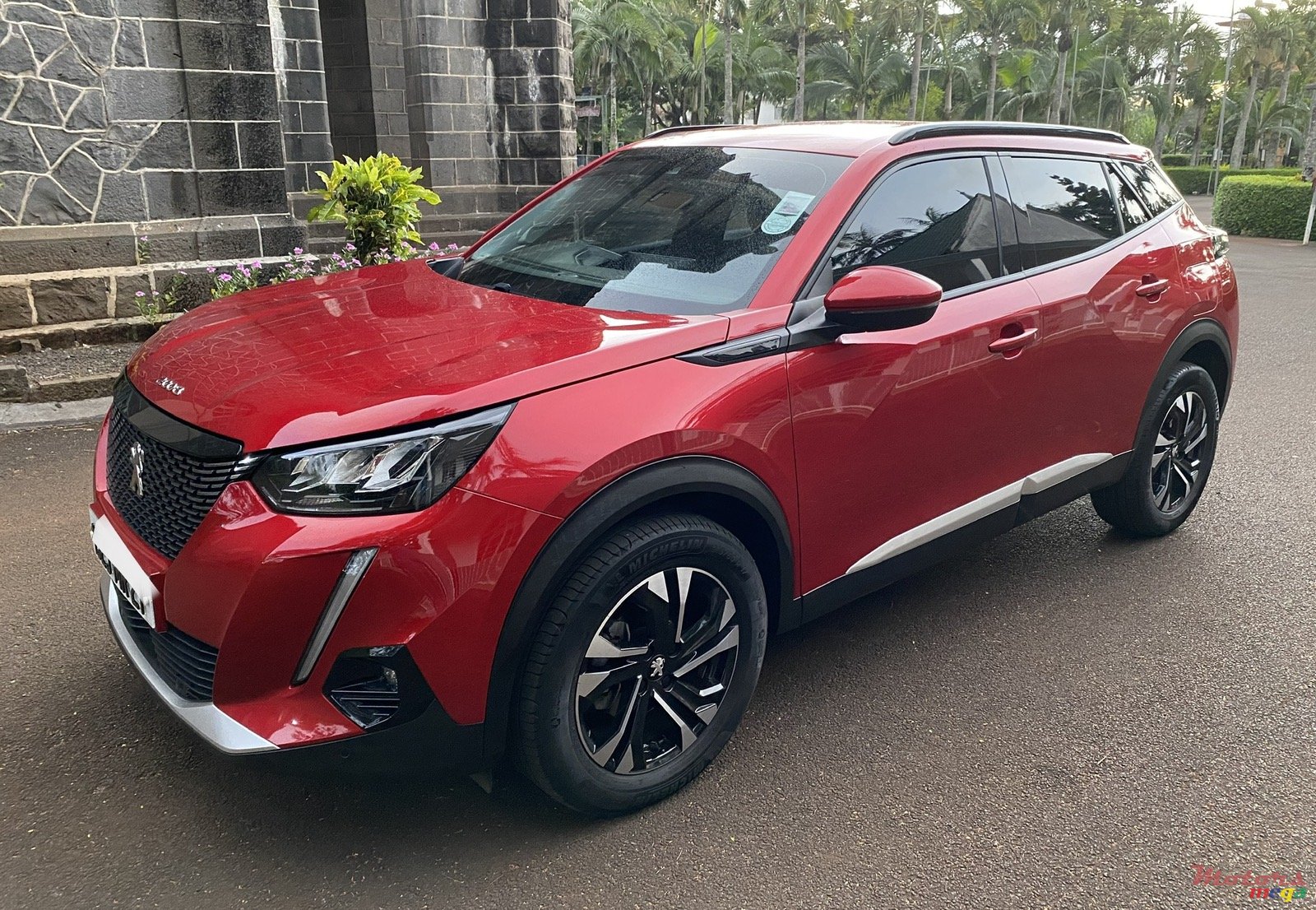 2021' Peugeot 2008 Allure photo #3