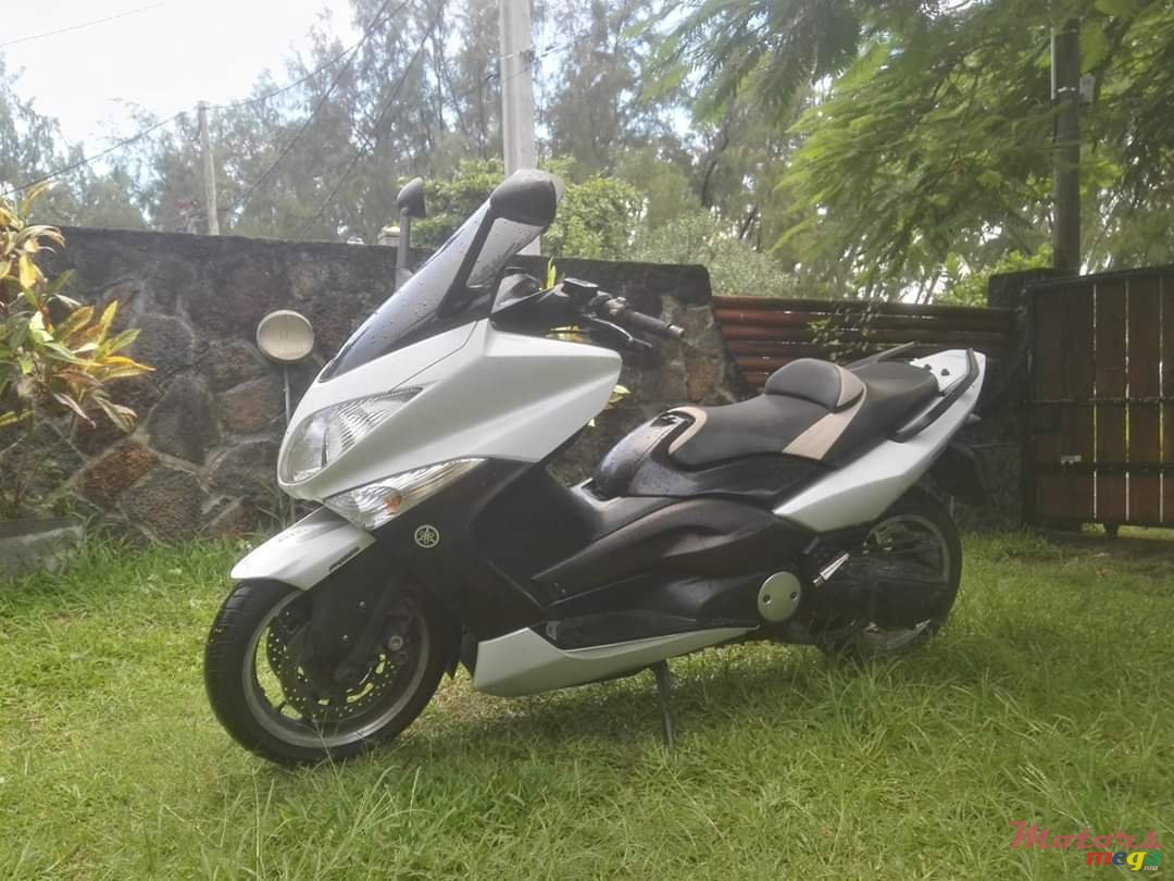 2011' Yamaha Scooter Tmax 500cc Bi-Cylindre photo #1