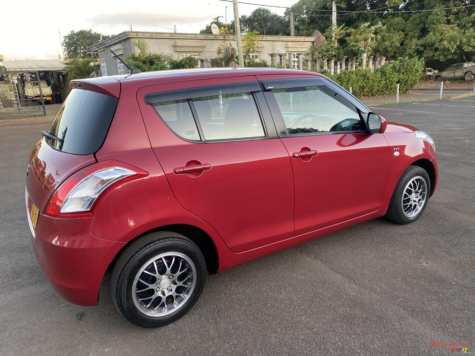 2012' Suzuki Swift photo #4