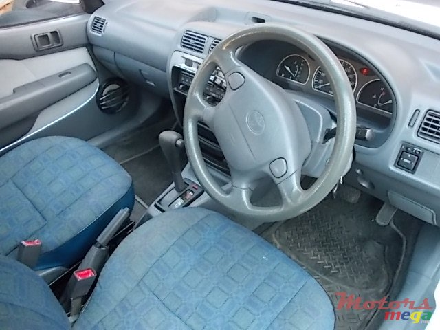 1998' Toyota Starlet Carat photo #5