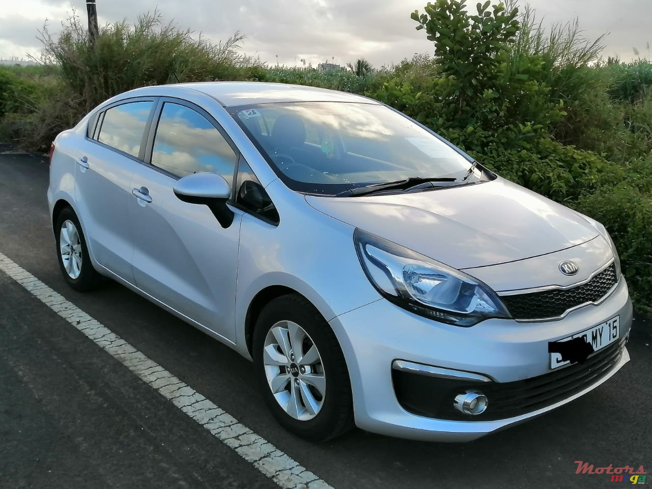 2015' Kia Rio photo #3