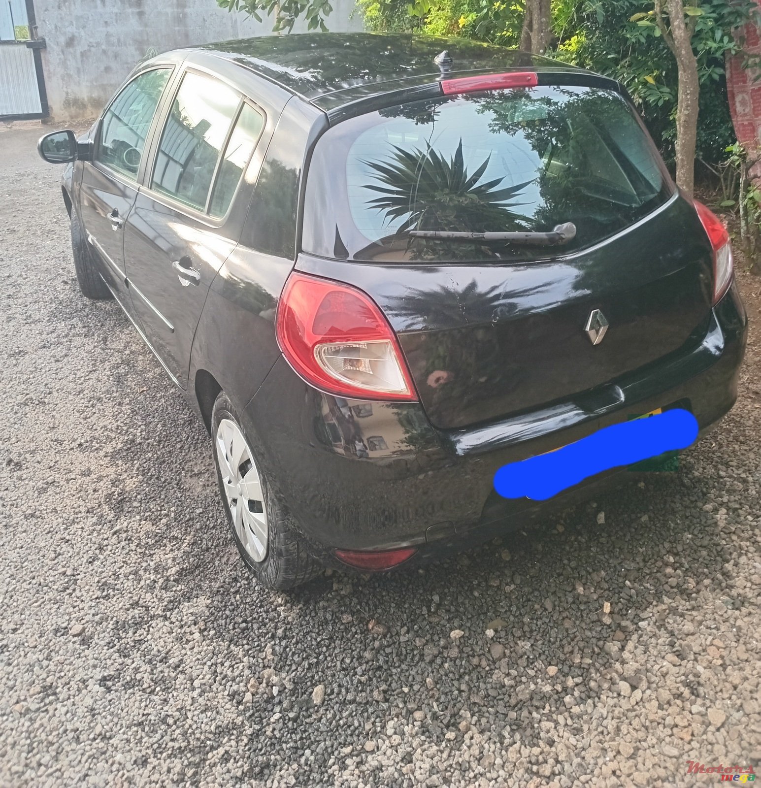 2011' Renault Clio photo #2