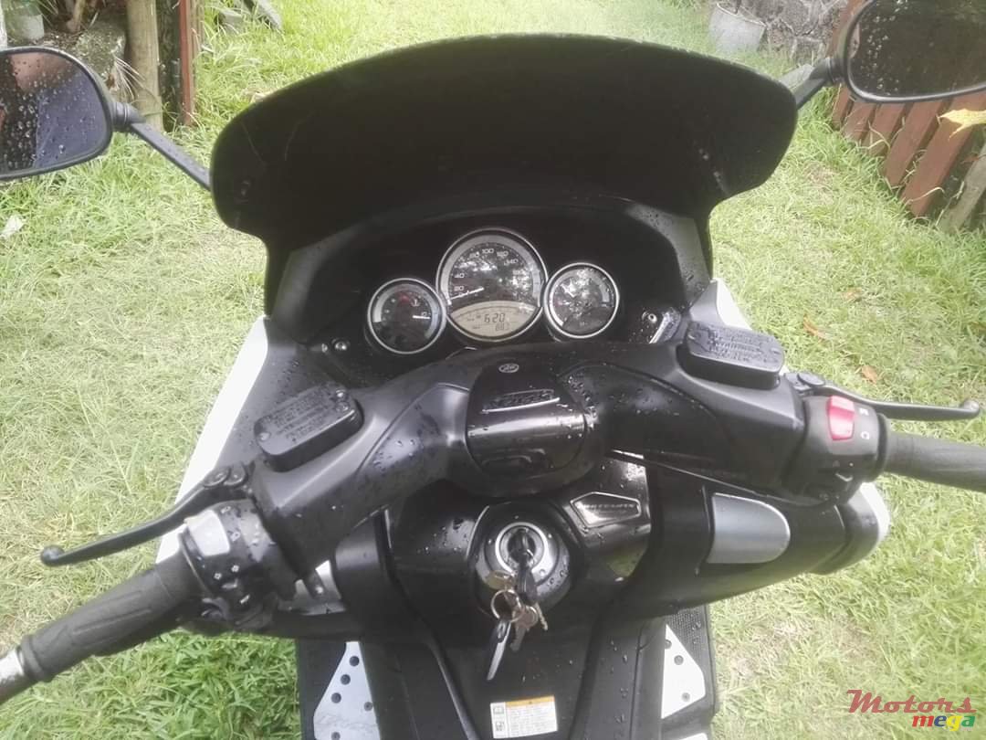 2011' Yamaha Scooter Tmax 500cc Bi-Cylindre photo #4