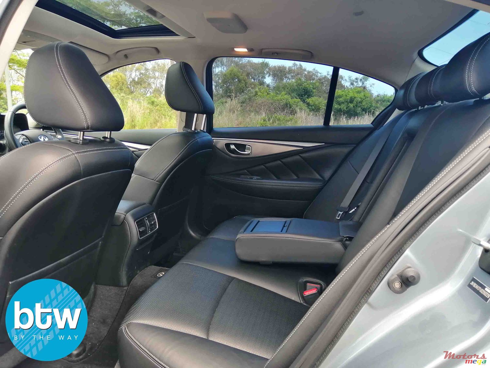 2015' Infiniti Q photo #4